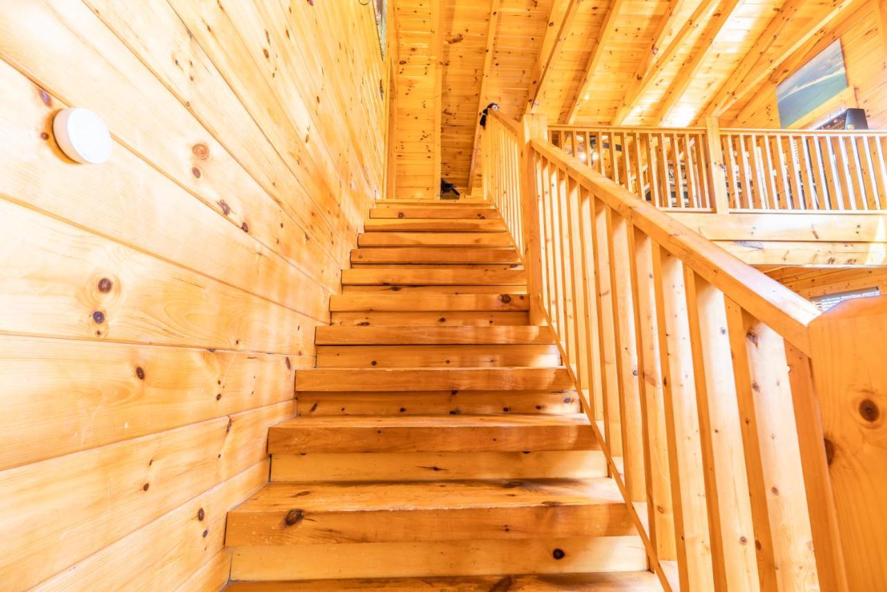 Comfort Cabin Bearway To Heaven W Private Hot Tub Pigeon Forge Εξωτερικό φωτογραφία