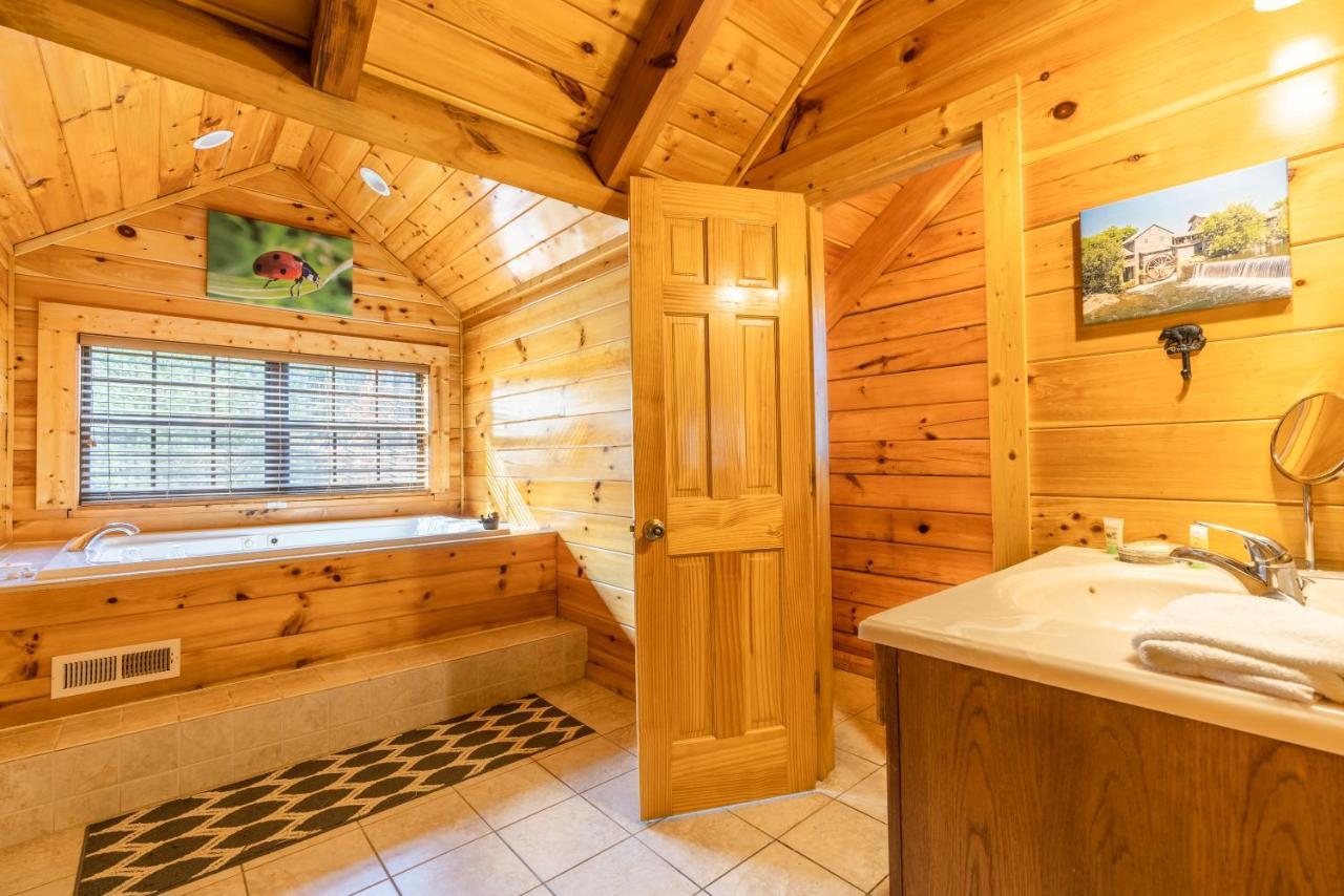 Comfort Cabin Bearway To Heaven W Private Hot Tub Pigeon Forge Εξωτερικό φωτογραφία